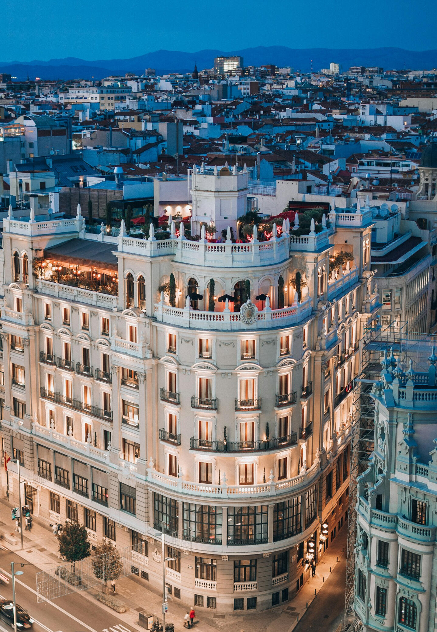 apartamentos turísticos en edificio urbano céntrico de ciudad española