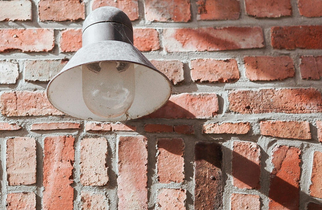pared de ladrillo visto en casa turística con estilo rústico