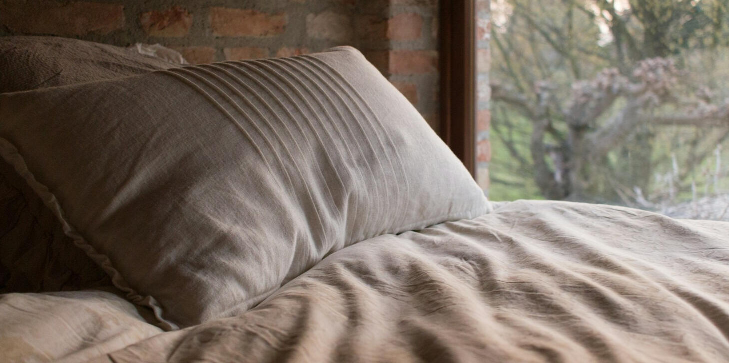 detalle textil artesanal en alojamiento con encanto